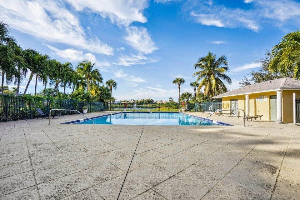 Foto principal - 1626 Meadows Cir W