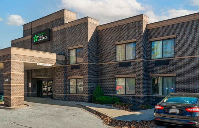Building Photo - Furnished Studio-Kansas City - Overland Park - Nall Ave