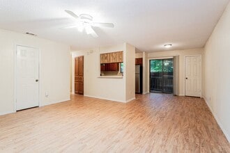 Building Photo - 404 Kenniston Dr