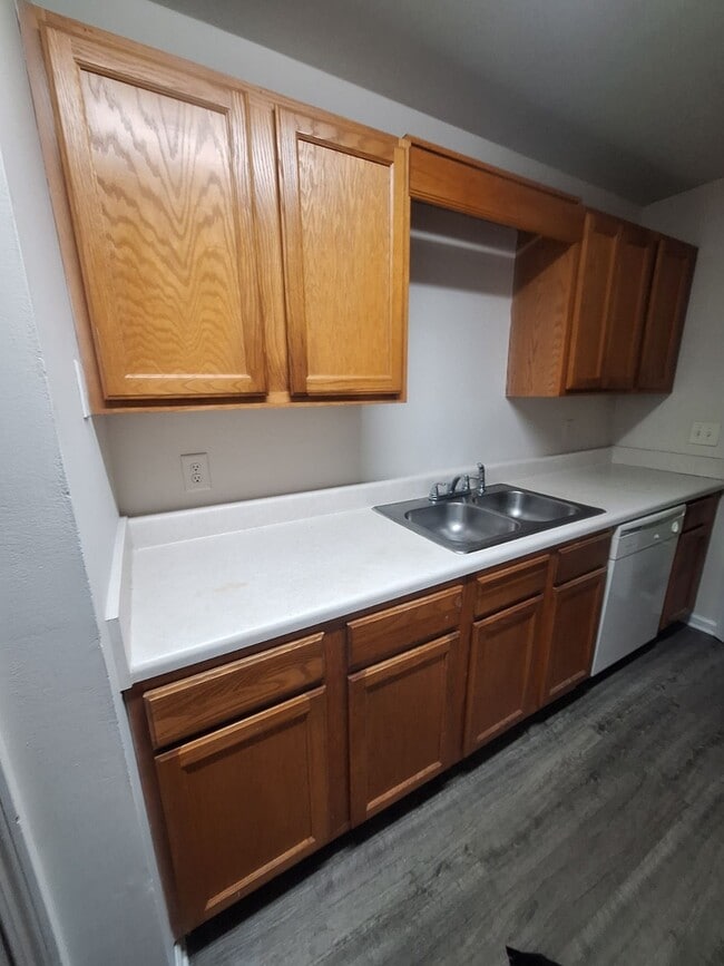 Building Photo - 1006 Stonehaven Cir