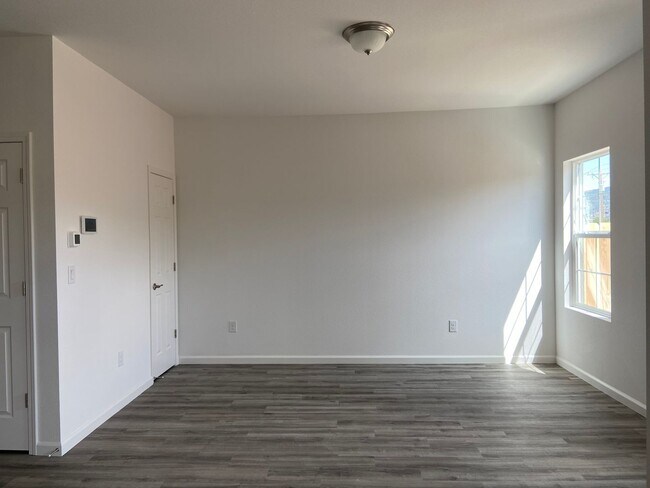 Building Photo - 532 Autumn Breeze Cir