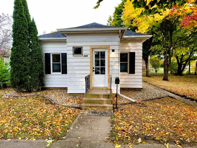 Front Exterior - 205 Cable St