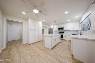 Building Photo - 9833 E Watford Way