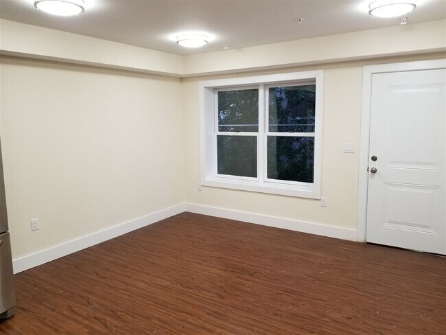 Building Photo - 308 18th St