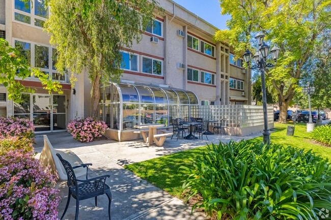 Building Photo - 5405 Lindley Avenue