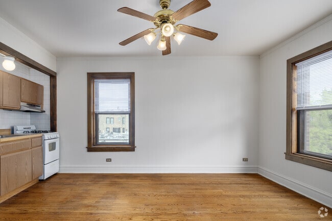 Studio - 370SF - Living Room - 2256 N. Cleveland