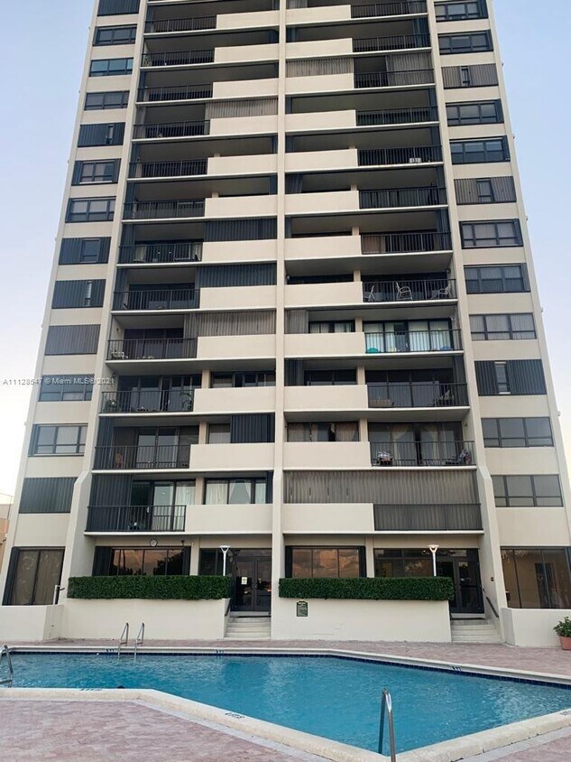 5600 N Flagler Dr, West Palm Beach, FL 33407 Condo for Rent in West