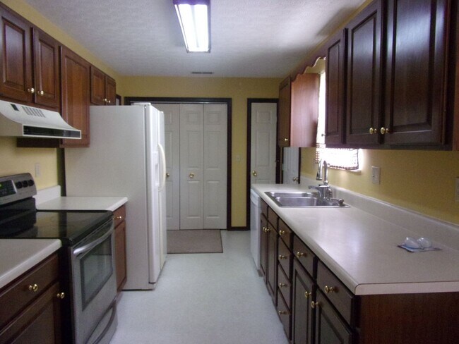 Building Photo - Vienna Beauty