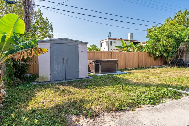 Building Photo - 1510 Normandy Dr