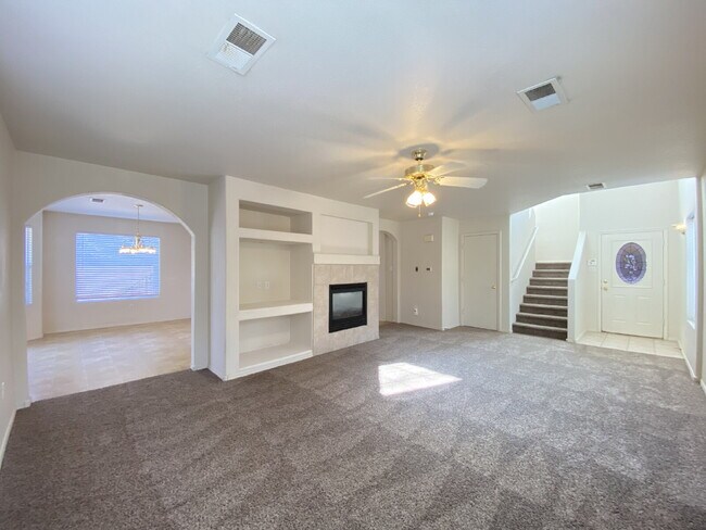 Building Photo - GATED COMMUNITY - 3 Bedroom w/Loft