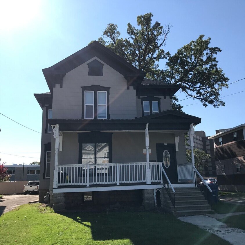 633 Amherst Ave Unit Amherst, 633, Oshkosh, WI 54901 Room for Rent in