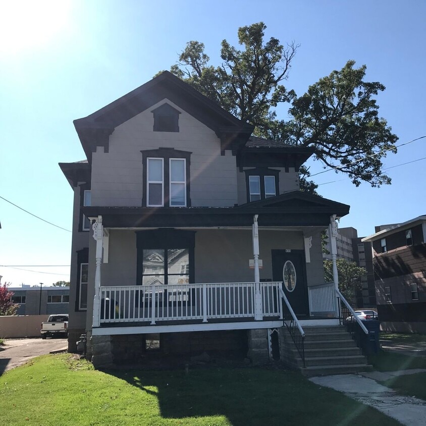 633 Amherst Ave Unit Amherst, 633, Oshkosh, WI 54901 Room for Rent in