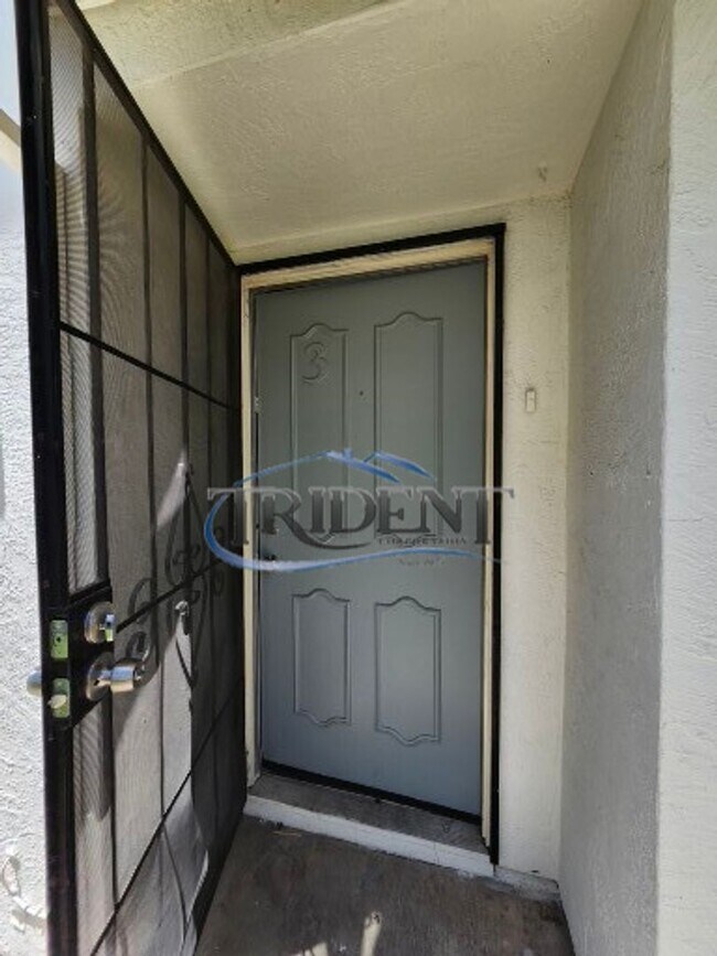 Foto del edificio - This is a cute 2 bedroom, 1 ½ bath townhouse.