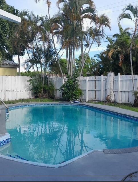 Foto principal - 1214 NE 180th St