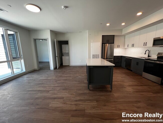 Foto del edificio - 80 Rugg Rd