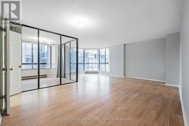Photo du bâtiment - 280 Simcoe St