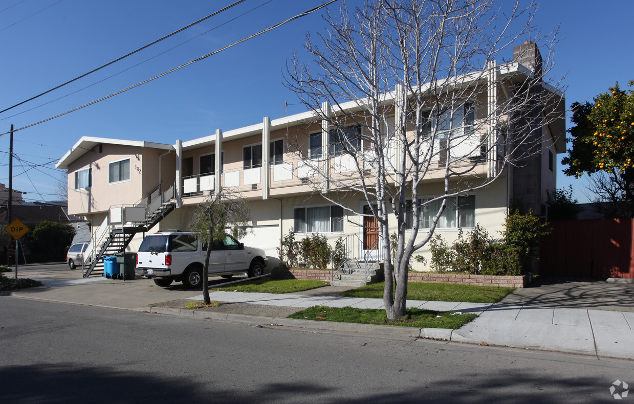 Building Photo - 482 Sylvan Ave