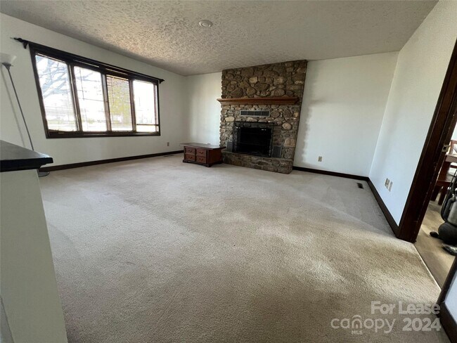 Building Photo - 607 Bluefield Rd