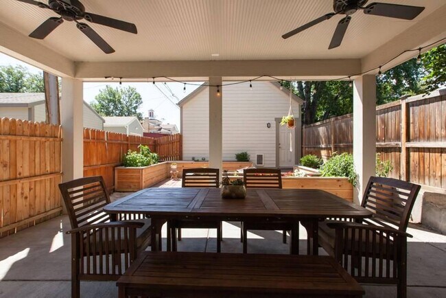 Building Photo - Beautiful 2 Bed/1.5 Bath Home in the Highl...