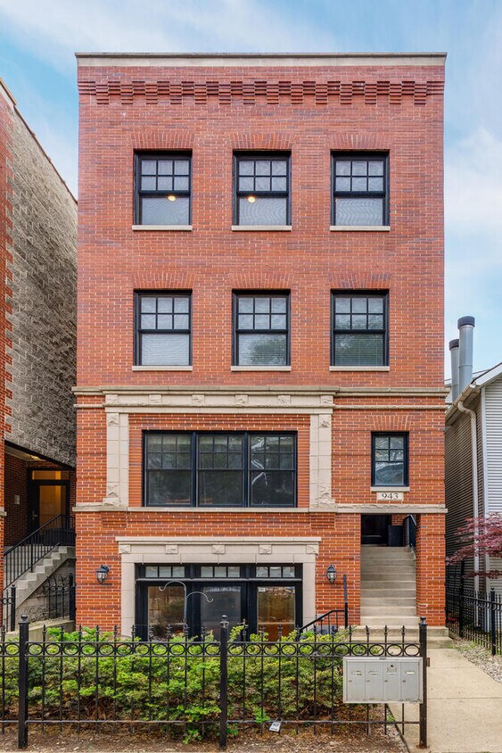 Foto principal - 943 W Montana St