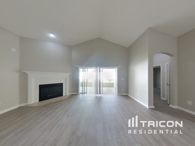 Building Photo - 825 Stallion Way