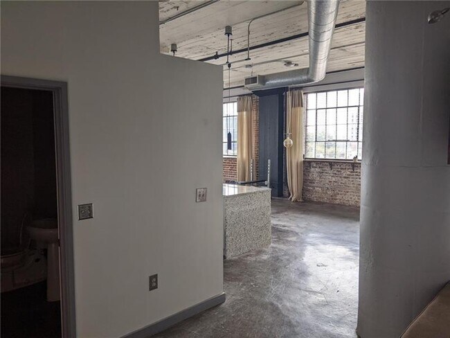 Building Photo - 426 Marietta St NW