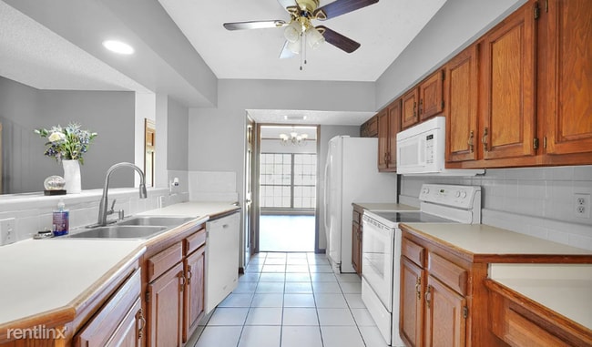 Foto del edificio - 4 br, 2 bath House - 12102 Dividing Oaks T...