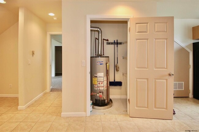 Building Photo - 7988 Mariaville Rd