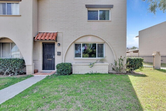 Foto del edificio - 6829 E Osborn Rd