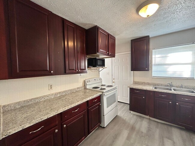 Foto del edificio - Partially renovated 3/2 Home in Arlington!