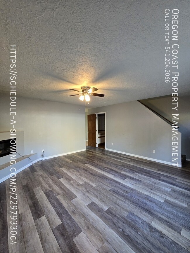 Building Photo - 131 Ainslee Ave