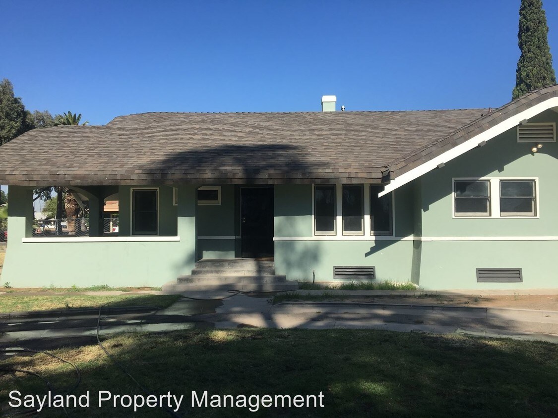 Building Photo - 3 br, 2 bath House - 535 E Kearney Blvd