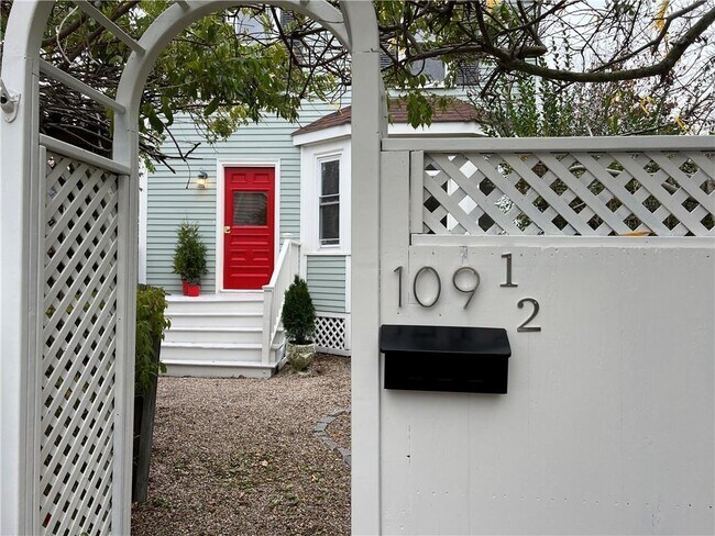 Foto del edificio - 109 1/2 Second St
