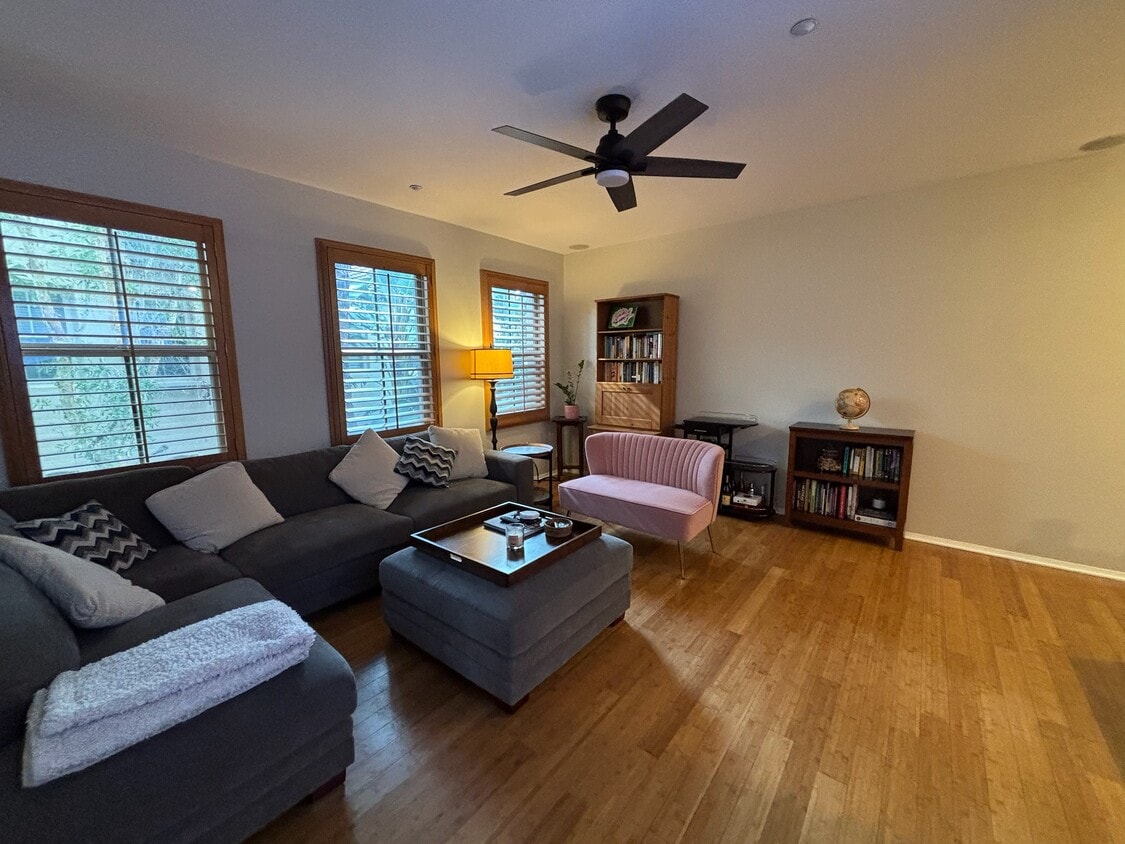 Primary Photo - 92 Sarabande