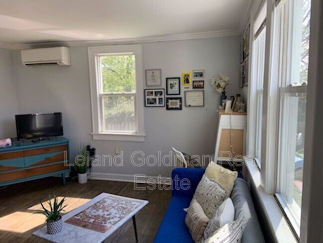 Foto del edificio - 4872 Shore Dr