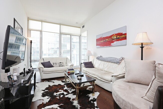 Building Photo - 29 Queens Quay E