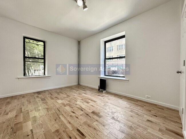 Building Photo - 121 Bennett Avenue