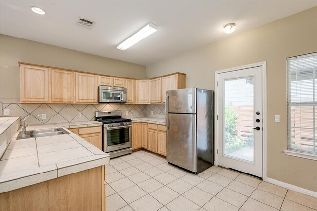 Building Photo - 3000 Prado St