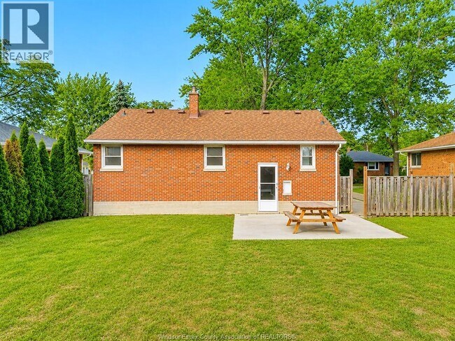 Photo du bâtiment - 3621 McKay Ave