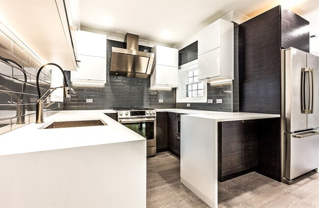 Foto del edificio - 2141 W Fletcher St