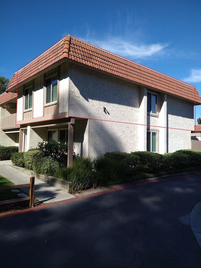 Foto del edificio - ALL UTILITIES INCLUDED! 3 Bed / 1 Bath Remodeled Condo/Duplex at Tanglewood
