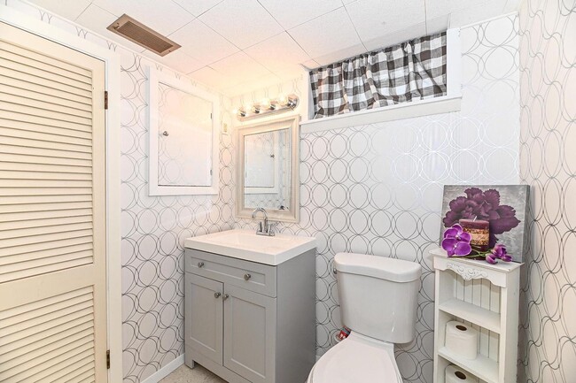 Building Photo - 1208 Montclair Dr