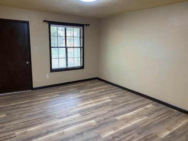 Building Photo - 806 Rector Rd