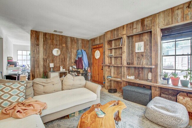 Foto del edificio - 3317 S Oak Dr