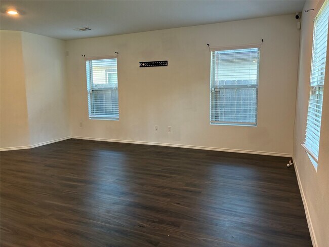 Foto del edificio - 6133 Dunsmore Cyn Ln