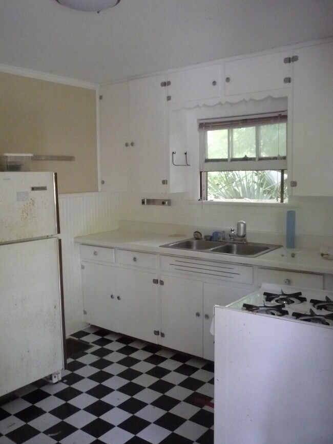 Building Photo - 2205 Northland Dr