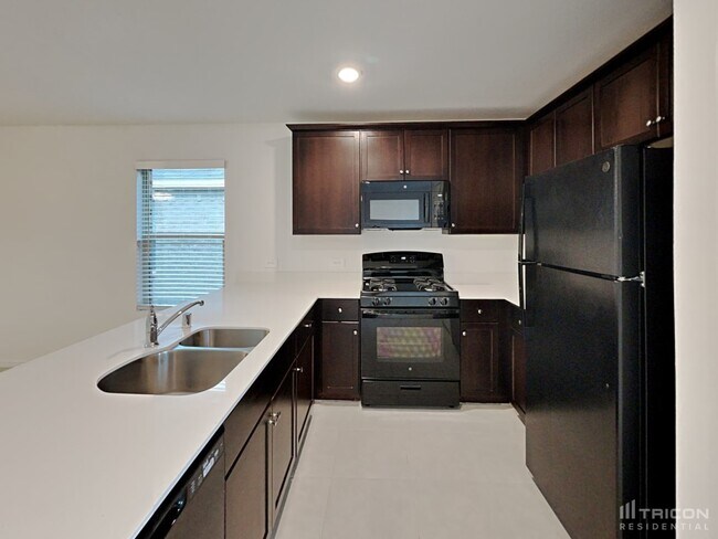 Foto del edificio - 812 Odlozil Ln