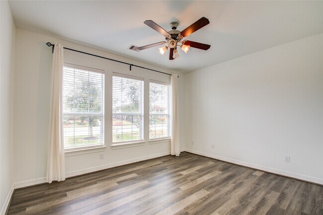 Foto del edificio - 18103 Double Bay Rd