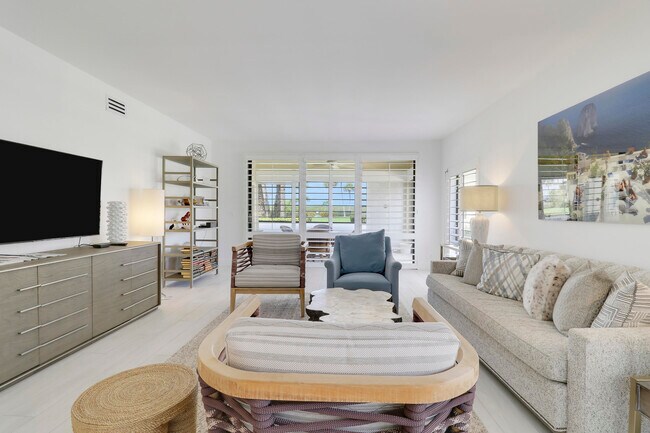 Foto del edificio - 275 S Beach Rd