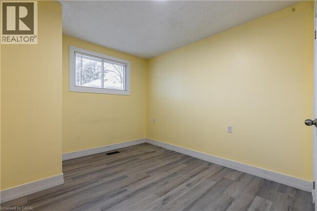 Building Photo - 598 Mapledale Ave